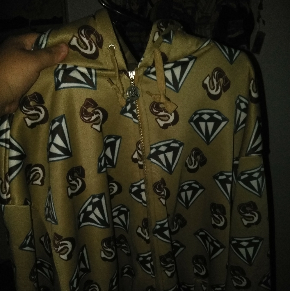 Designer Sweater - Picture 4 of 5